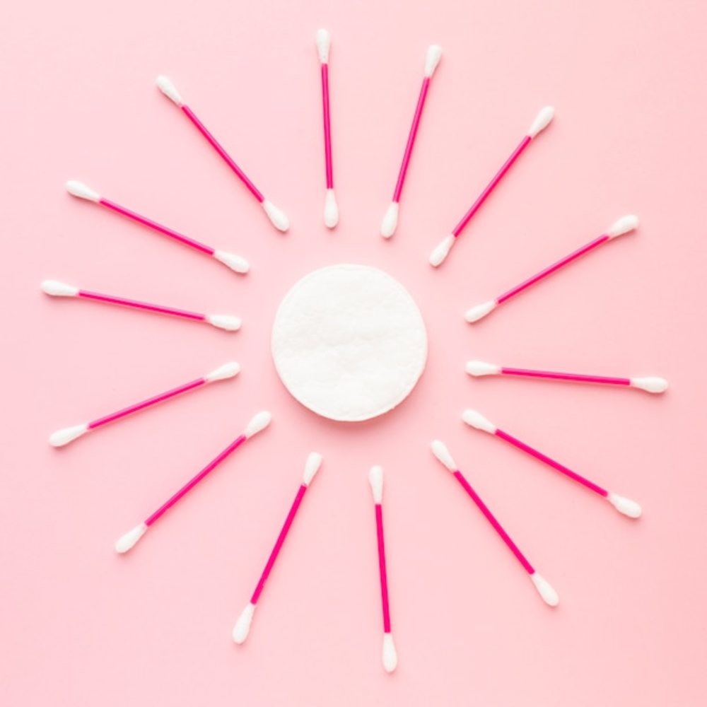 井然有序的守护 棉质卫生用品的顶视图排列艺术